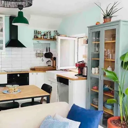 Large 2 Bedrooms House With Parking-bon75 *