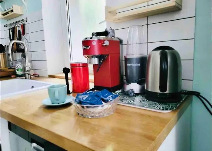 Large 2 Bedrooms House With Parking-bon75