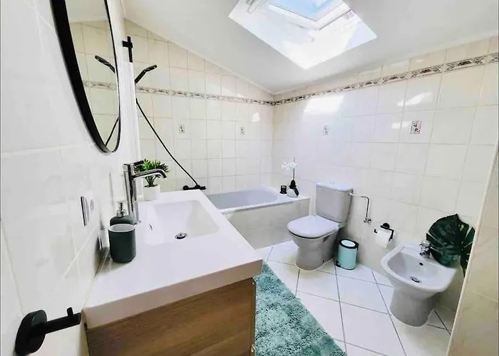 Large 2 Bedrooms House With Parking-bon75 Appartement *