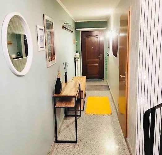 Large 2 Bedrooms House With Parking-bon75